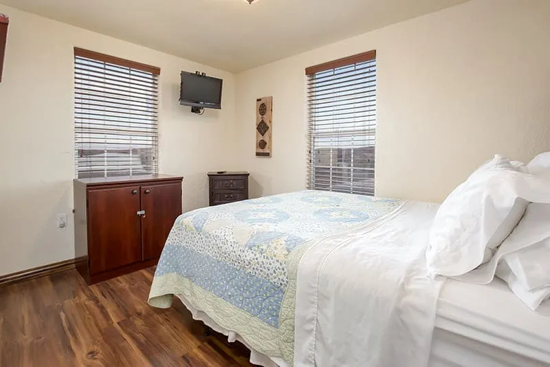 medicine park red cabin badroom