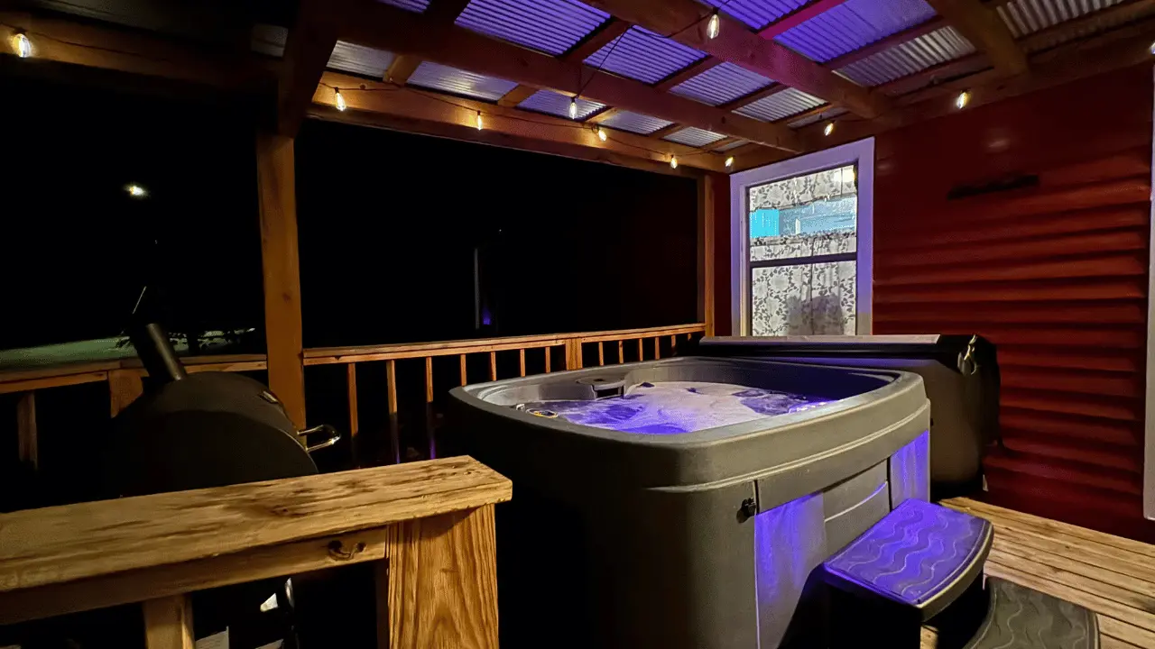 Tossan's Cottage premium hot tub
